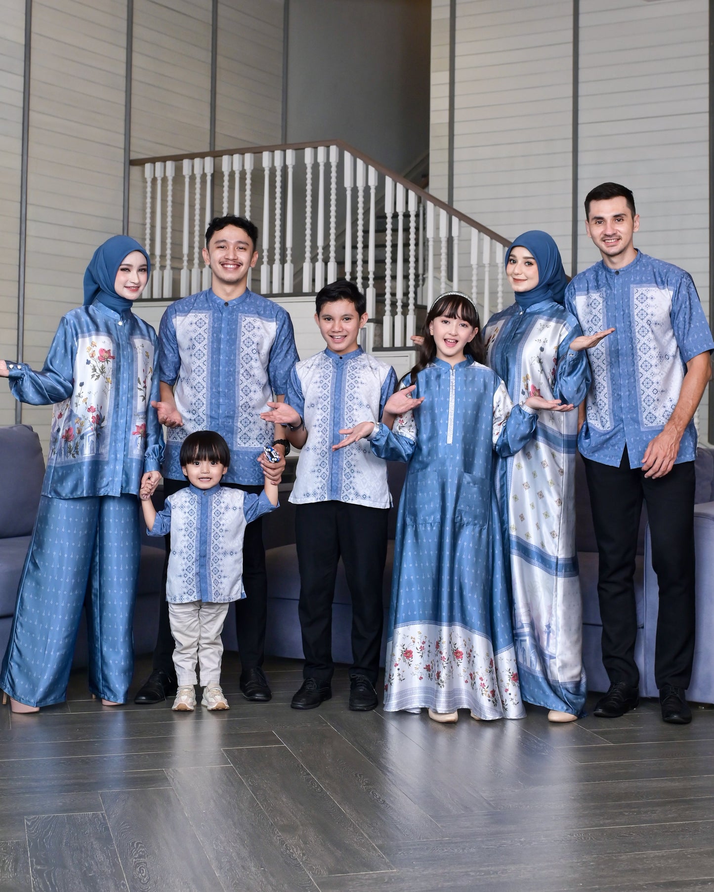 Adriana Blue Family Set
